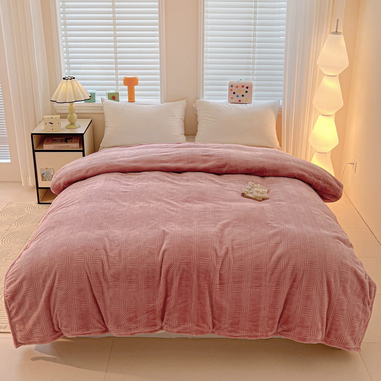 91家纺网 家纺一手货源 找家纺 美洲琳 2025新款提花简约珊瑚绒法莱绒毯毛毯毯子 粉色