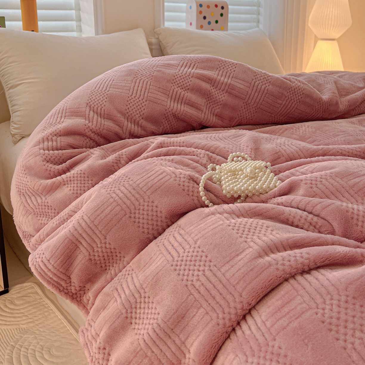 91家纺网 家纺一手货源 找家纺 美洲琳 2025新款提花简约珊瑚绒法莱绒毯毛毯毯子 粉色