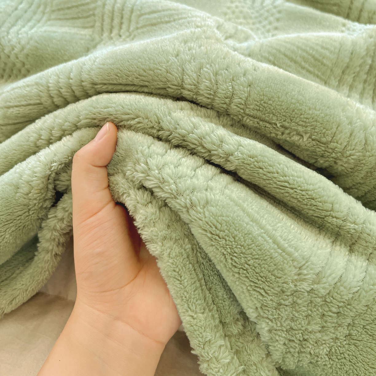 91家纺网 家纺一手货源 找家纺 美洲琳 2025新款提花简约珊瑚绒法莱绒毯毛毯毯子 绿色