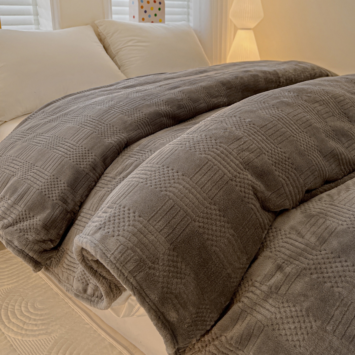 91家纺网 家纺一手货源 找家纺 美洲琳 2025新款提花简约珊瑚绒法莱绒毯毛毯毯子 深灰