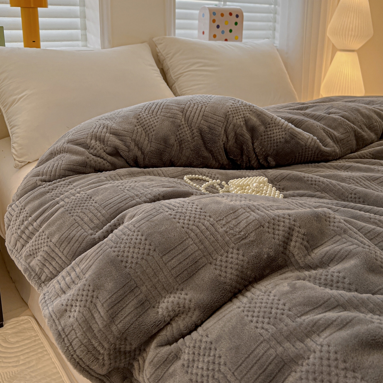 91家纺网 家纺一手货源 找家纺 美洲琳 2025新款提花简约珊瑚绒法莱绒毯毛毯毯子 深灰