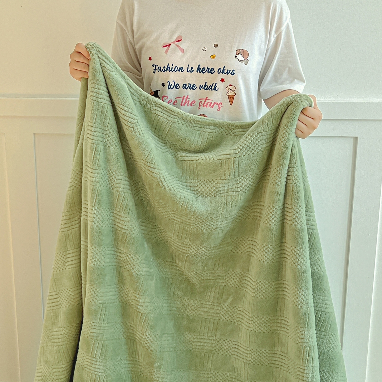 91家纺网 家纺一手货源 找家纺 美洲琳 2025新款提花简约珊瑚绒法莱绒毯毛毯毯子 绿色