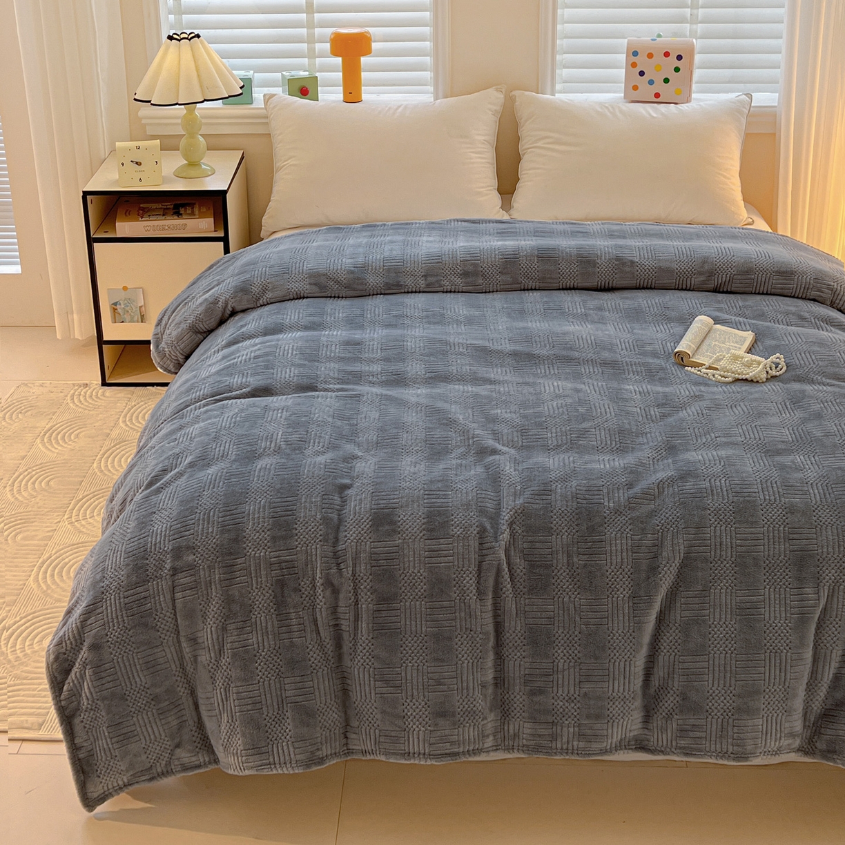 91家纺网 家纺一手货源 找家纺 美洲琳 2025新款提花简约珊瑚绒法莱绒毯毛毯毯子 蓝灰