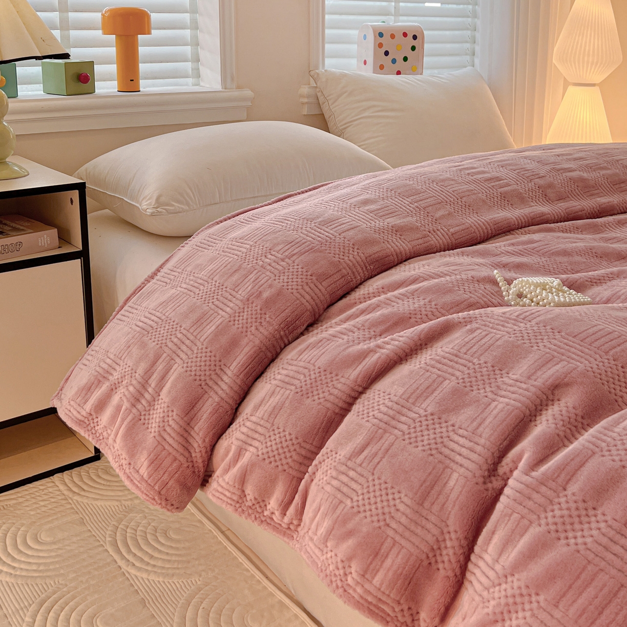 91家纺网 家纺一手货源 找家纺 美洲琳 2025新款提花简约珊瑚绒法莱绒毯毛毯毯子 粉色