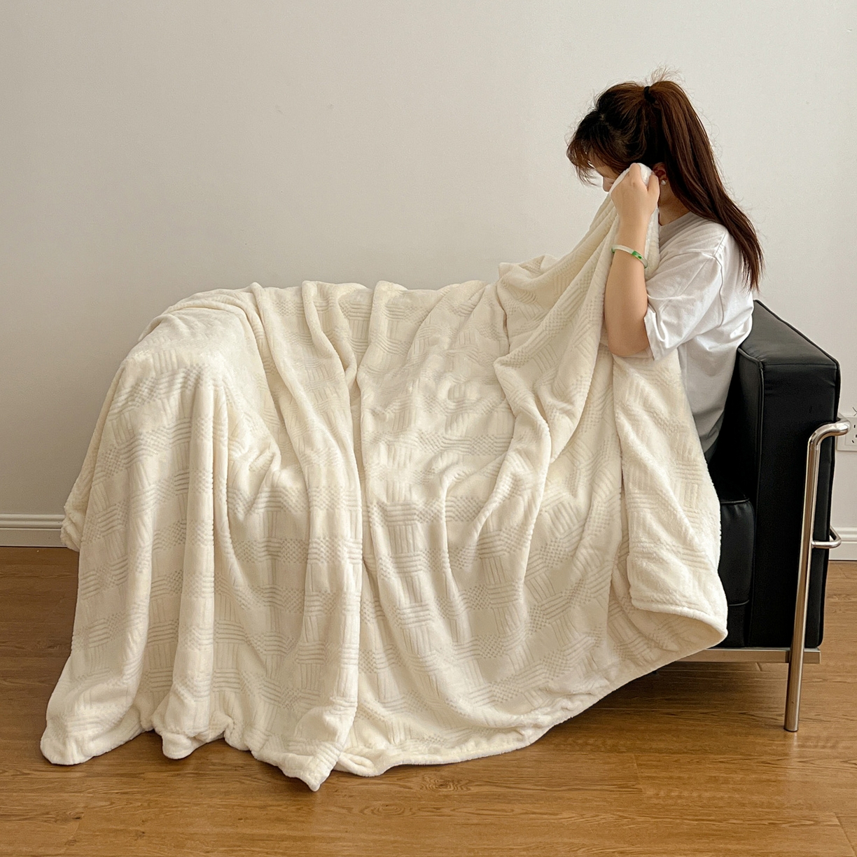 91家纺网 家纺一手货源 找家纺 美洲琳 2025新款提花简约珊瑚绒法莱绒毯毛毯毯子 白色