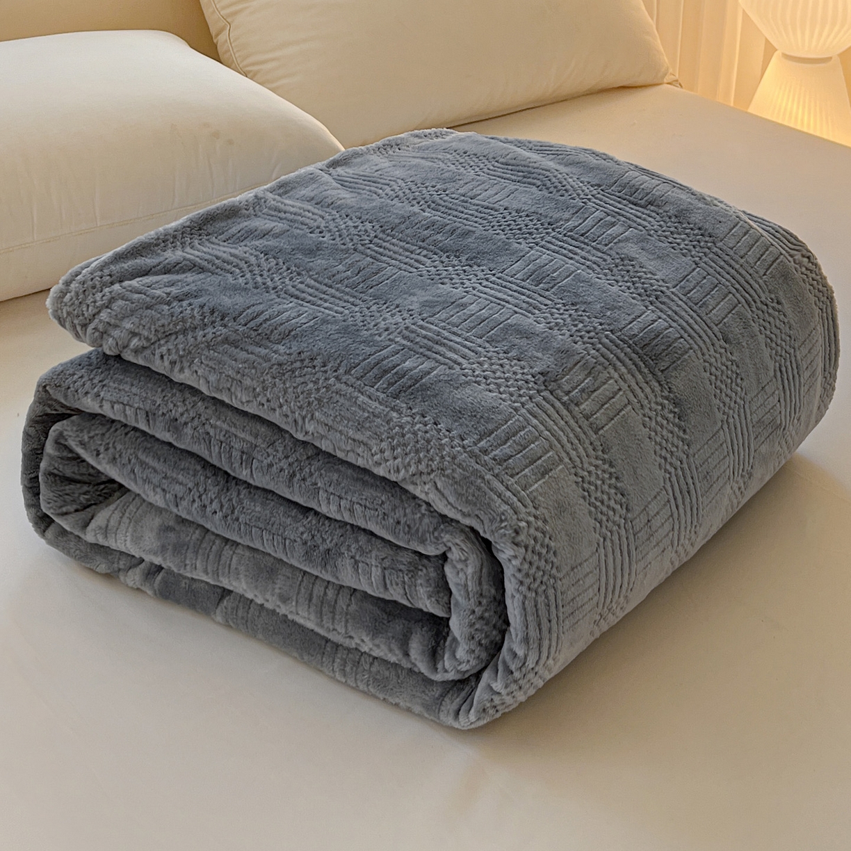 91家纺网 家纺一手货源 找家纺 美洲琳 2025新款提花简约珊瑚绒法莱绒毯毛毯毯子 蓝灰