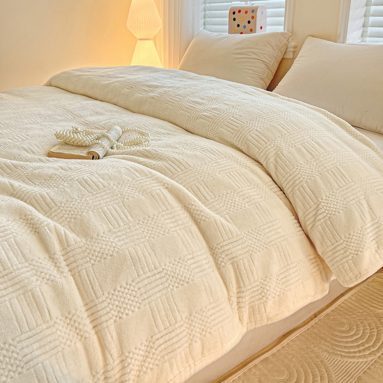 91家纺网 家纺一手货源 找家纺 美洲琳 2025新款提花简约珊瑚绒法莱绒毯毛毯毯子 白色