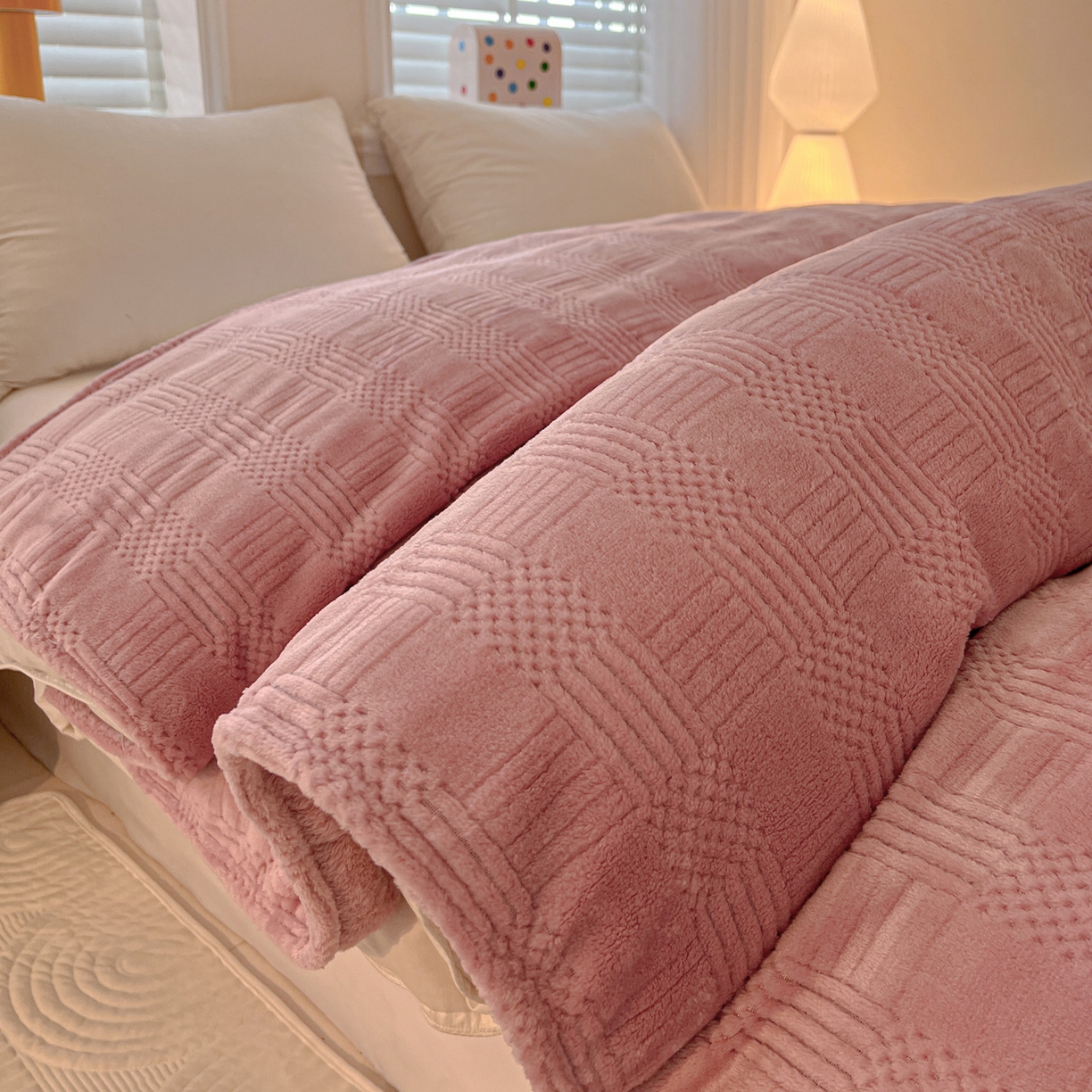 91家纺网 家纺一手货源 找家纺 美洲琳 2025新款提花简约珊瑚绒法莱绒毯毛毯毯子 粉色