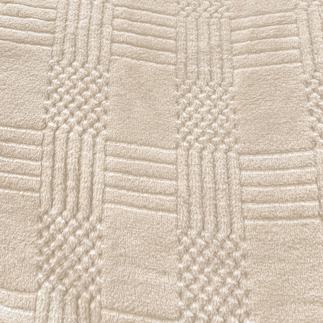 91家纺网 家纺一手货源 找家纺 美洲琳 2025新款提花简约珊瑚绒法莱绒毯毛毯毯子 白色