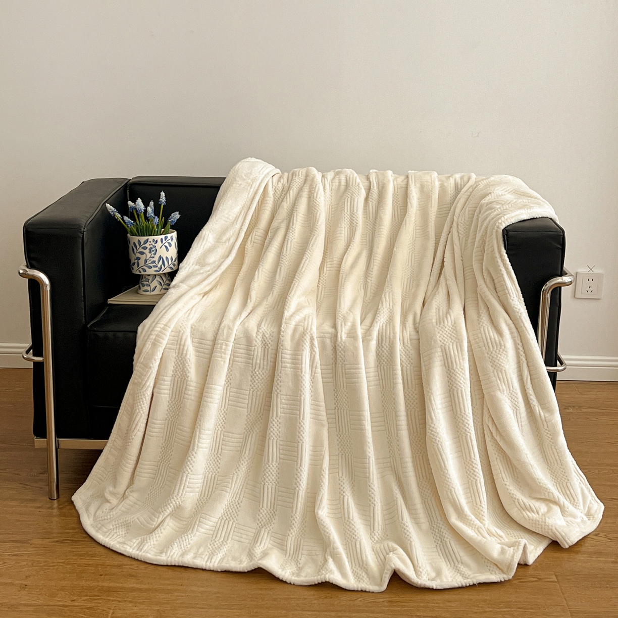 美洲琳 2025新款提花简约珊瑚绒法莱绒毯毛毯毯子 白色