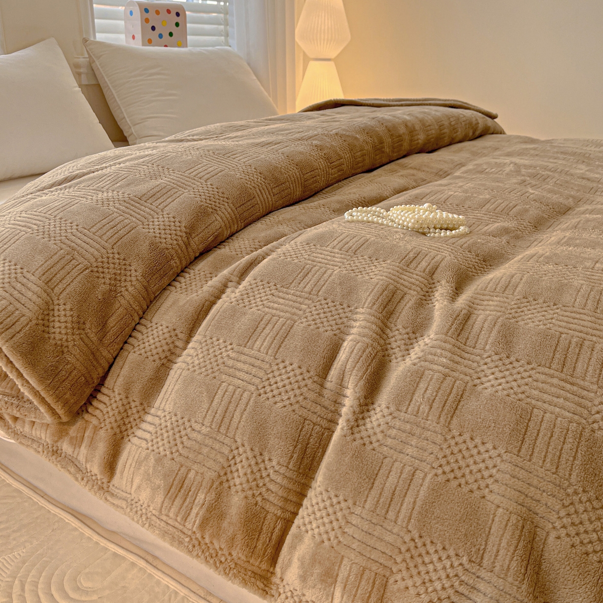 91家纺网 家纺一手货源 找家纺 美洲琳 2025新款提花简约珊瑚绒法莱绒毯毛毯毯子 咖色