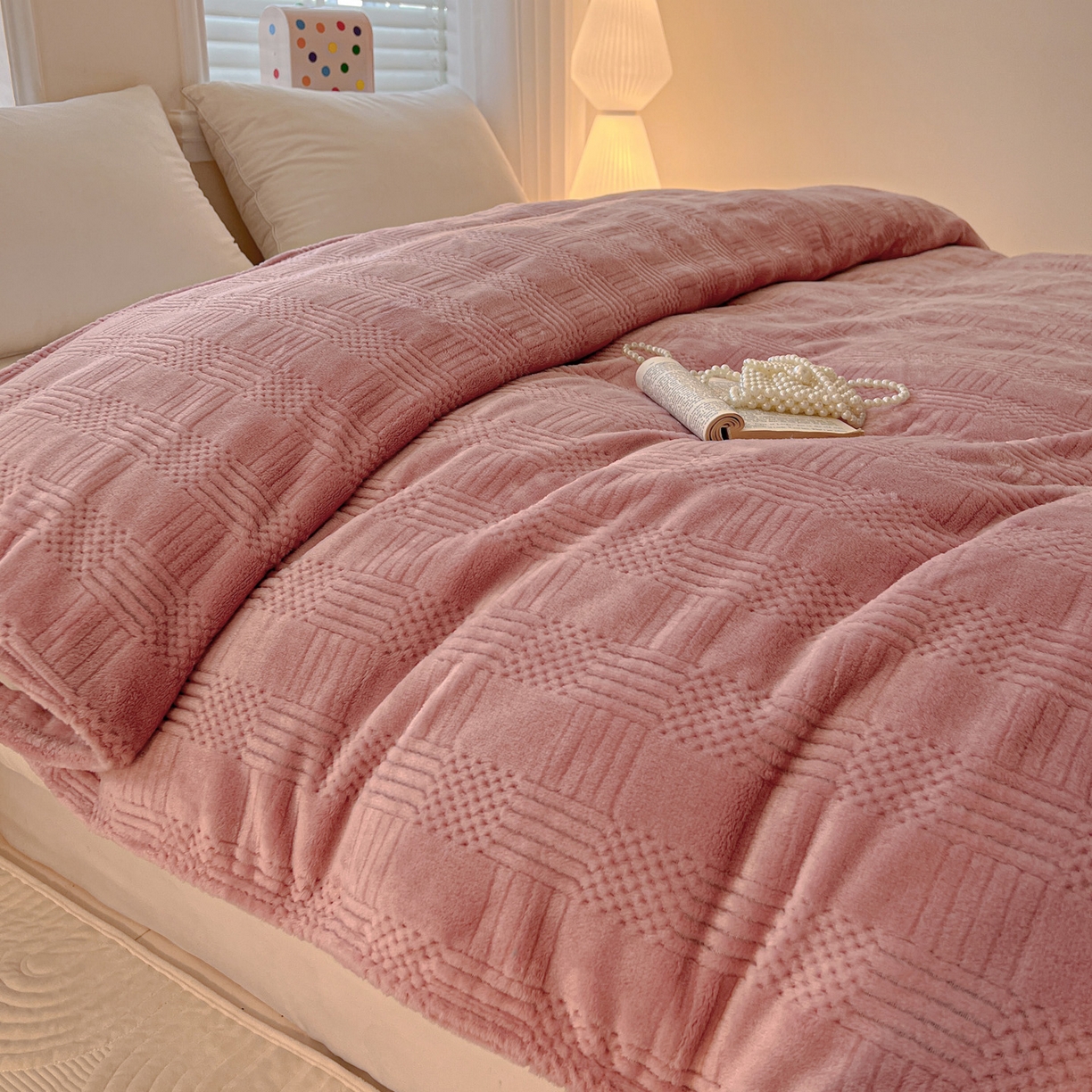 91家纺网 家纺一手货源 找家纺 美洲琳 2025新款提花简约珊瑚绒法莱绒毯毛毯毯子 粉色