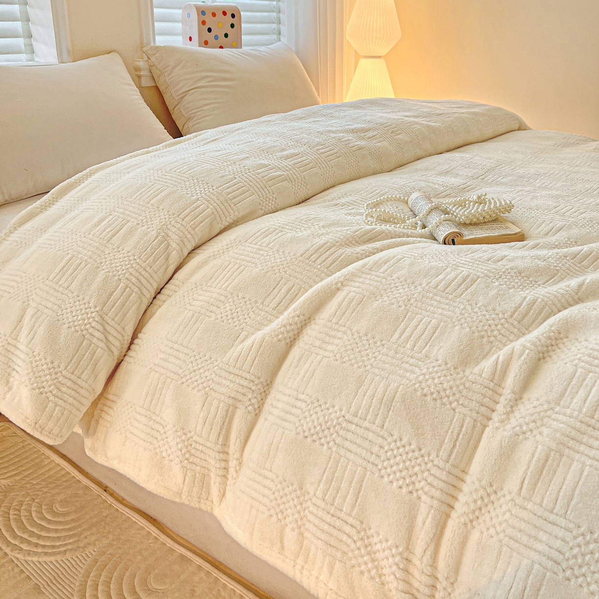 91家纺网 家纺一手货源 找家纺 美洲琳 2025新款提花简约珊瑚绒法莱绒毯毛毯毯子 白色