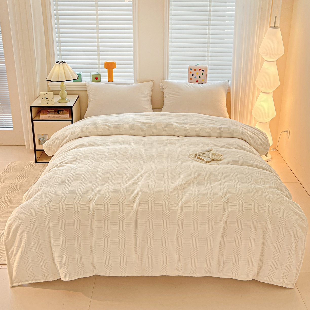 91家纺网 家纺一手货源 找家纺 美洲琳 2025新款提花简约珊瑚绒法莱绒毯毛毯毯子 白色