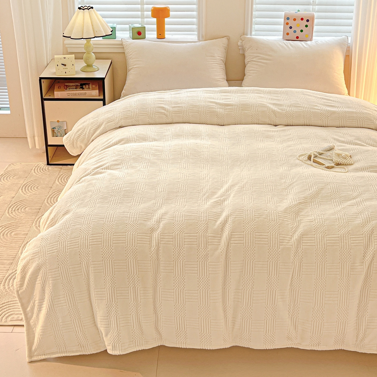 91家纺网 家纺一手货源 找家纺 美洲琳 2025新款提花简约珊瑚绒法莱绒毯毛毯毯子 白色