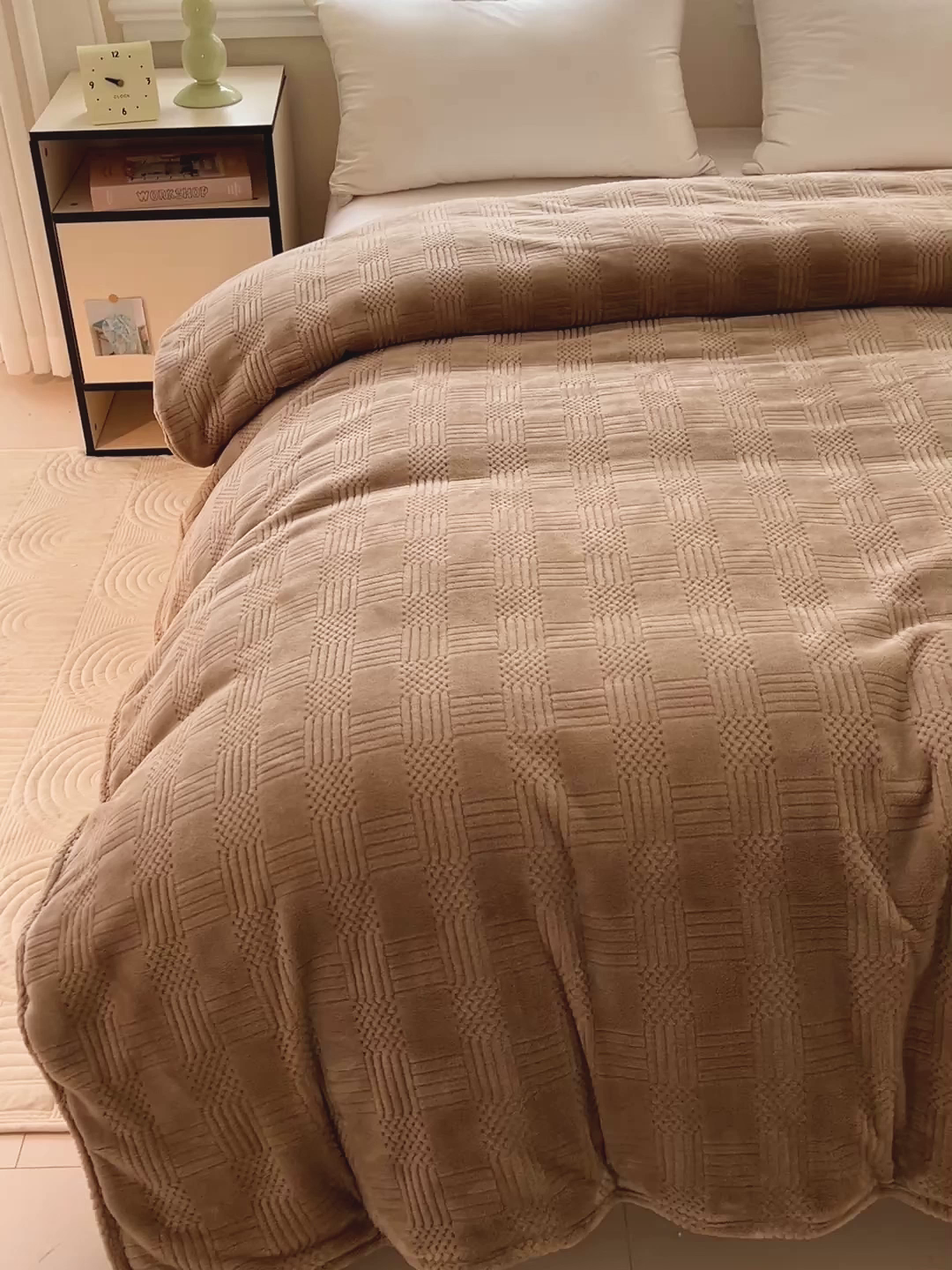 91家纺网 家纺一手货源 找家纺 美洲琳 2025新款提花简约珊瑚绒法莱绒毯毛毯毯子 咖色