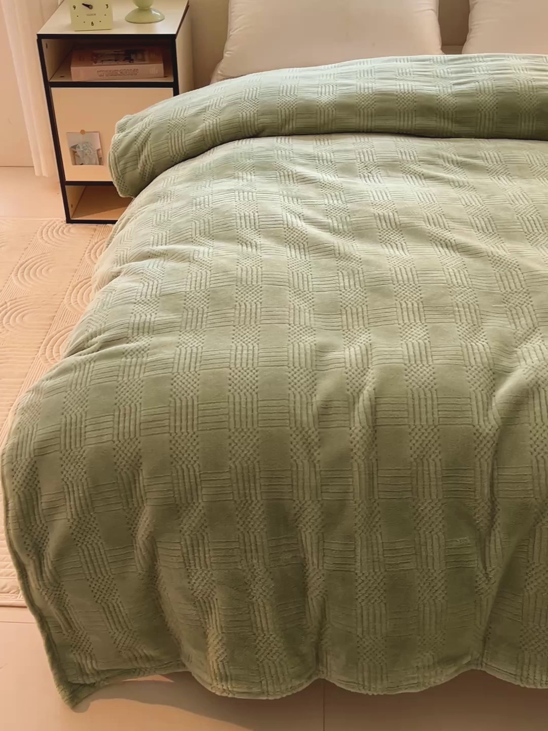 91家纺网 家纺一手货源 找家纺 美洲琳 2025新款提花简约珊瑚绒法莱绒毯毛毯毯子 绿色