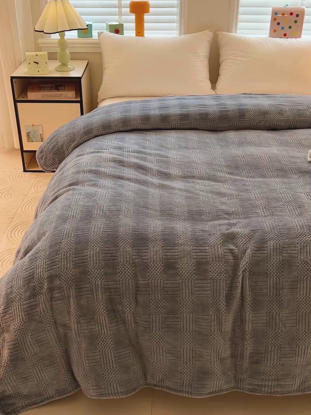 91家纺网 家纺一手货源 找家纺 美洲琳 2025新款提花简约珊瑚绒法莱绒毯毛毯毯子 深灰