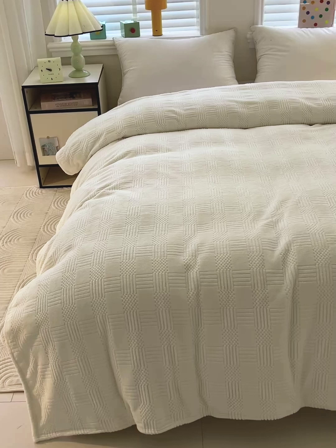 91家纺网 家纺一手货源 找家纺 美洲琳 2025新款提花简约珊瑚绒法莱绒毯毛毯毯子 白色