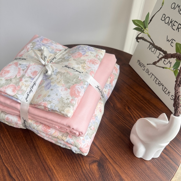 91家纺网 家纺一手货源 找家纺 爱思佳 2024新款A类母婴全棉双层纱印花四件套直播热卖系列三 叠拍图 暖阳绿意