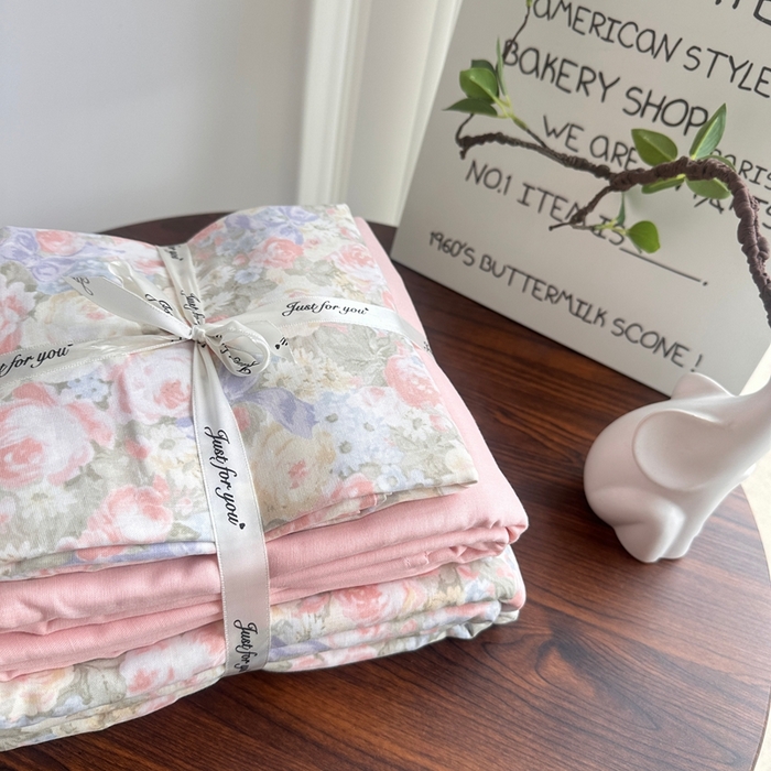 91家纺网 家纺一手货源 找家纺 爱思佳 2024新款A类母婴全棉双层纱印花四件套直播热卖系列三 叠拍图 暖阳绿意