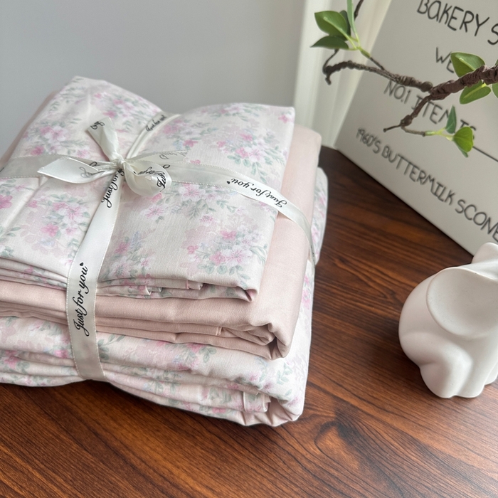 91家纺网 家纺一手货源 找家纺 爱思佳 2024新款A类母婴全棉双层纱印花四件套直播热卖系列三 叠拍图 清桃