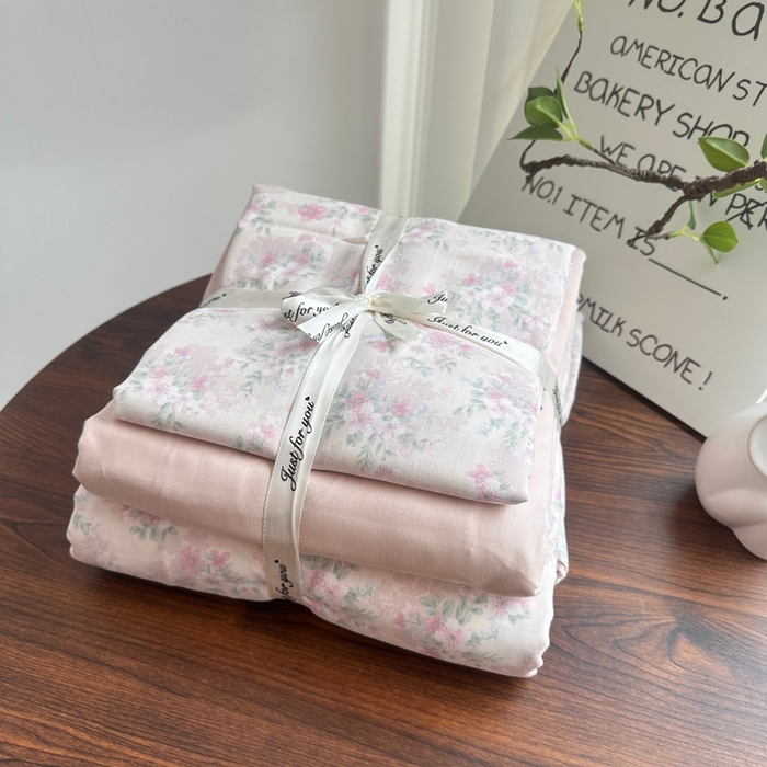 91家纺网 家纺一手货源 找家纺 爱思佳 2024新款A类母婴全棉双层纱印花四件套直播热卖系列三 叠拍图 清桃