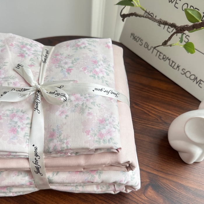 91家纺网 家纺一手货源 找家纺 爱思佳 2024新款A类母婴全棉双层纱印花四件套直播热卖系列三 叠拍图 清桃