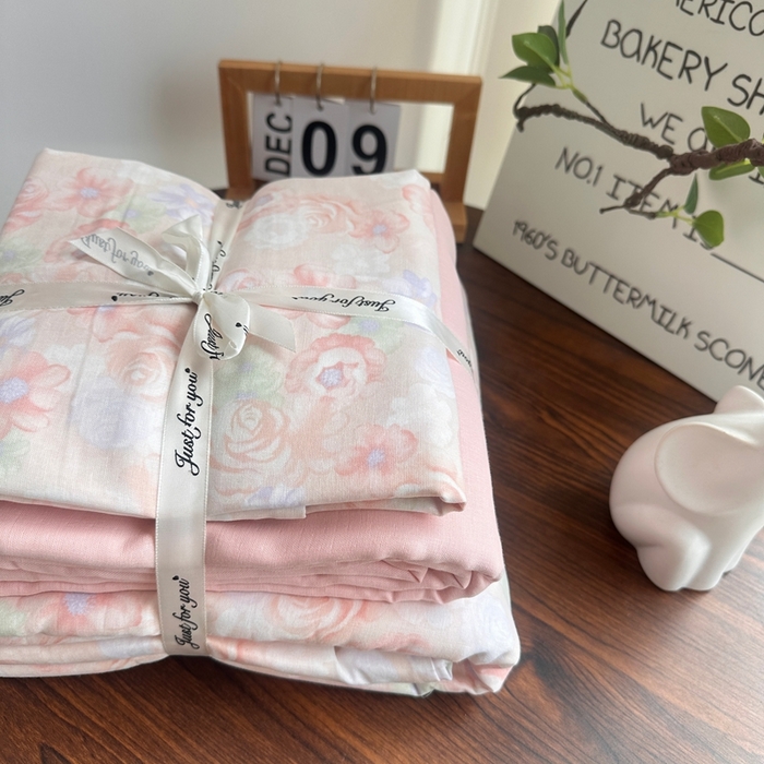 91家纺网 家纺一手货源 找家纺 爱思佳 2024新款A类母婴全棉双层纱印花四件套直播热卖系列三 叠拍图 十里桃花