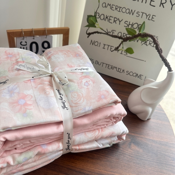 91家纺网 家纺一手货源 找家纺 爱思佳 2024新款A类母婴全棉双层纱印花四件套直播热卖系列三 叠拍图 十里桃花