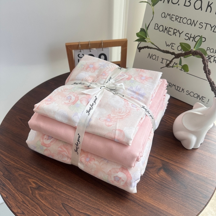 91家纺网 家纺一手货源 找家纺 爱思佳 2024新款A类母婴全棉双层纱印花四件套直播热卖系列三 叠拍图 十里桃花