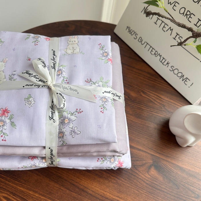 91家纺网 家纺一手货源 找家纺 爱思佳 2024新款A类母婴全棉双层纱印花四件套直播热卖系列三 叠拍图 兔野花园