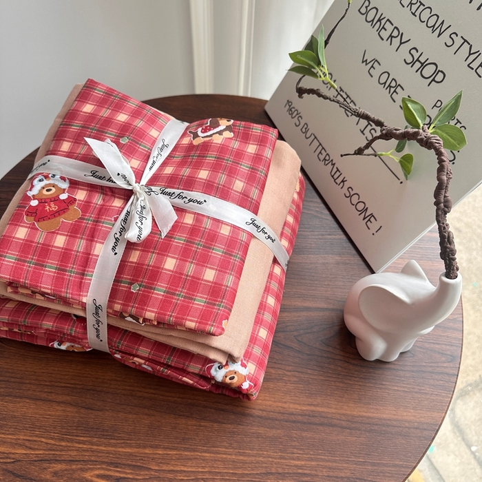 91家纺网 家纺一手货源 找家纺 爱思佳 2024新款A类母婴全棉双层纱印花四件套直播热卖系列三 叠拍图 旺财