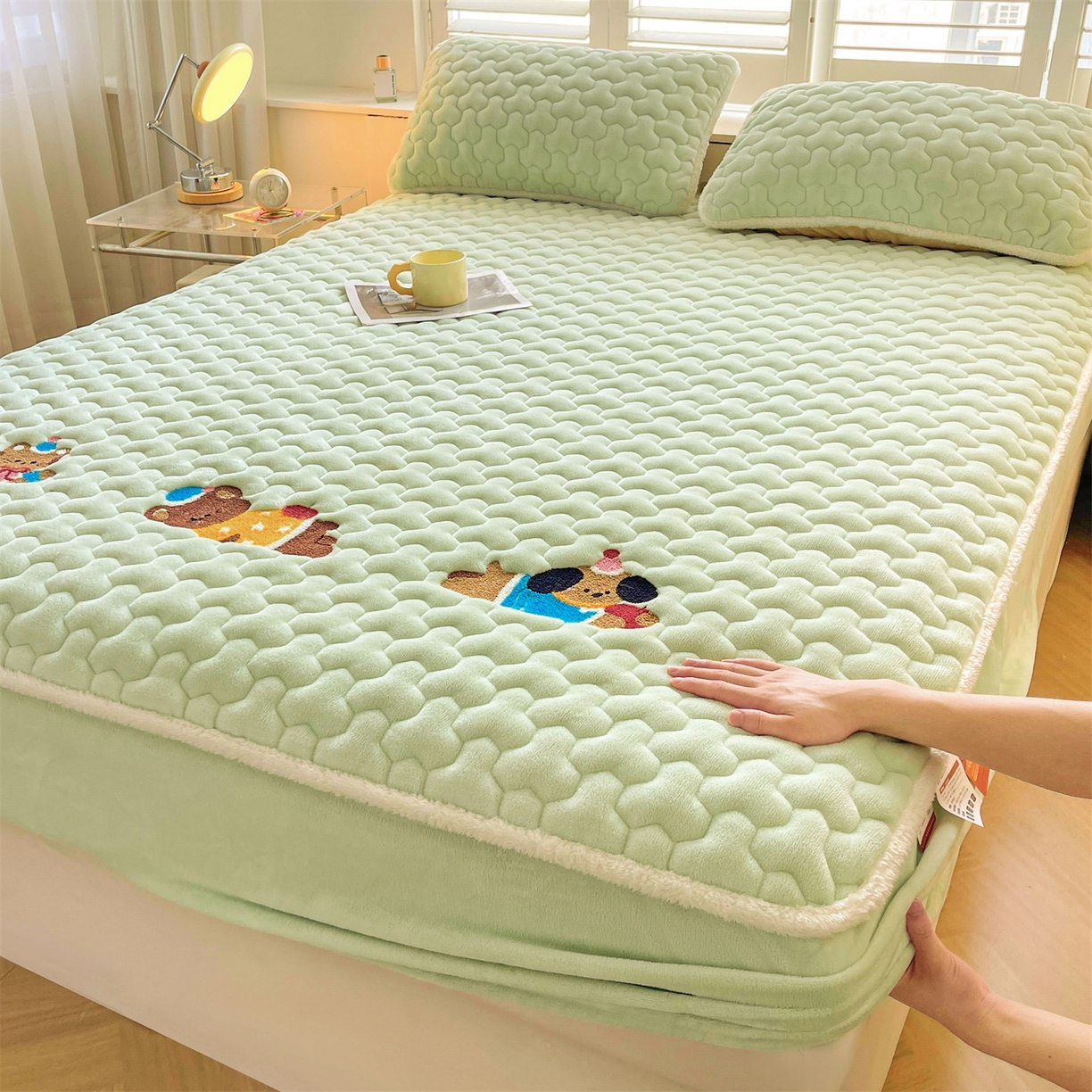 雯豆家纺 2025新款刺绣牛奶绒夹棉床笠绣花款卡通床笠三件套 萌宠-薄荷绿