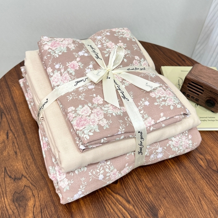 91家纺网 家纺一手货源 找家纺 爱思佳 2024新款A类母婴全棉双层纱印花四件套直播热卖系列三 叠拍图 屋顶花园