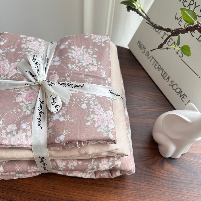 91家纺网 家纺一手货源 找家纺 爱思佳 2024新款A类母婴全棉双层纱印花四件套直播热卖系列三 叠拍图 屋顶花园