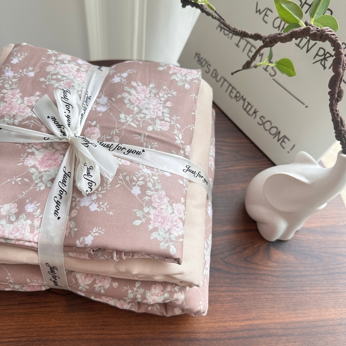 91家纺网 家纺一手货源 找家纺 爱思佳 2024新款A类母婴全棉双层纱印花四件套直播热卖系列三 叠拍图 屋顶花园