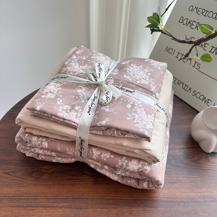 91家纺网 家纺一手货源 找家纺 爱思佳 2024新款A类母婴全棉双层纱印花四件套直播热卖系列三 叠拍图 屋顶花园