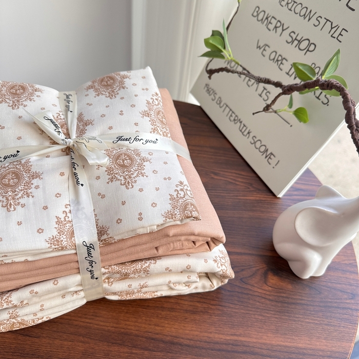 91家纺网 家纺一手货源 找家纺 爱思佳 2024新款A类母婴全棉双层纱印花四件套直播热卖系列三 叠拍图 香榭丽舍