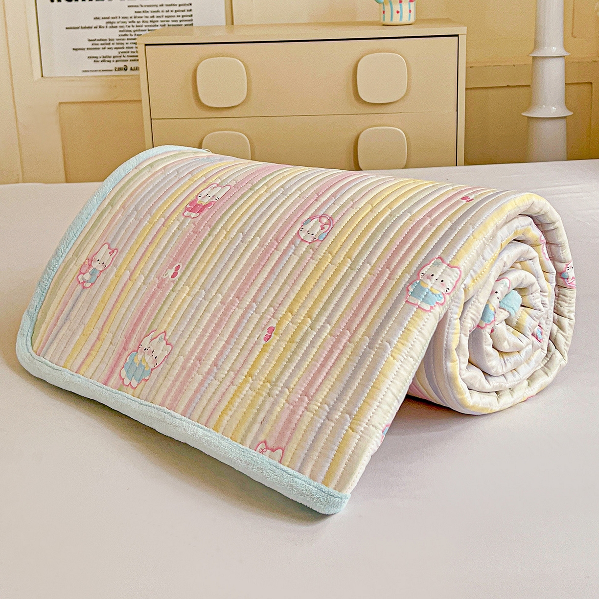 91家纺网 家纺一手货源 找家纺 恒尚居 2025新款学生床盖纯棉牛奶绒正反两用夹棉床单床垫-秋冬款-四季通用【系列一】 彩虹猫【A纯棉-B宝宝绒】