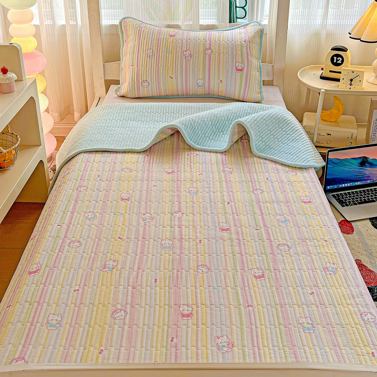 91家纺网 家纺一手货源 找家纺 恒尚居 2025新款学生床盖纯棉牛奶绒正反两用夹棉床单床垫-秋冬款-四季通用【系列一】 彩虹猫【A纯棉-B宝宝绒】