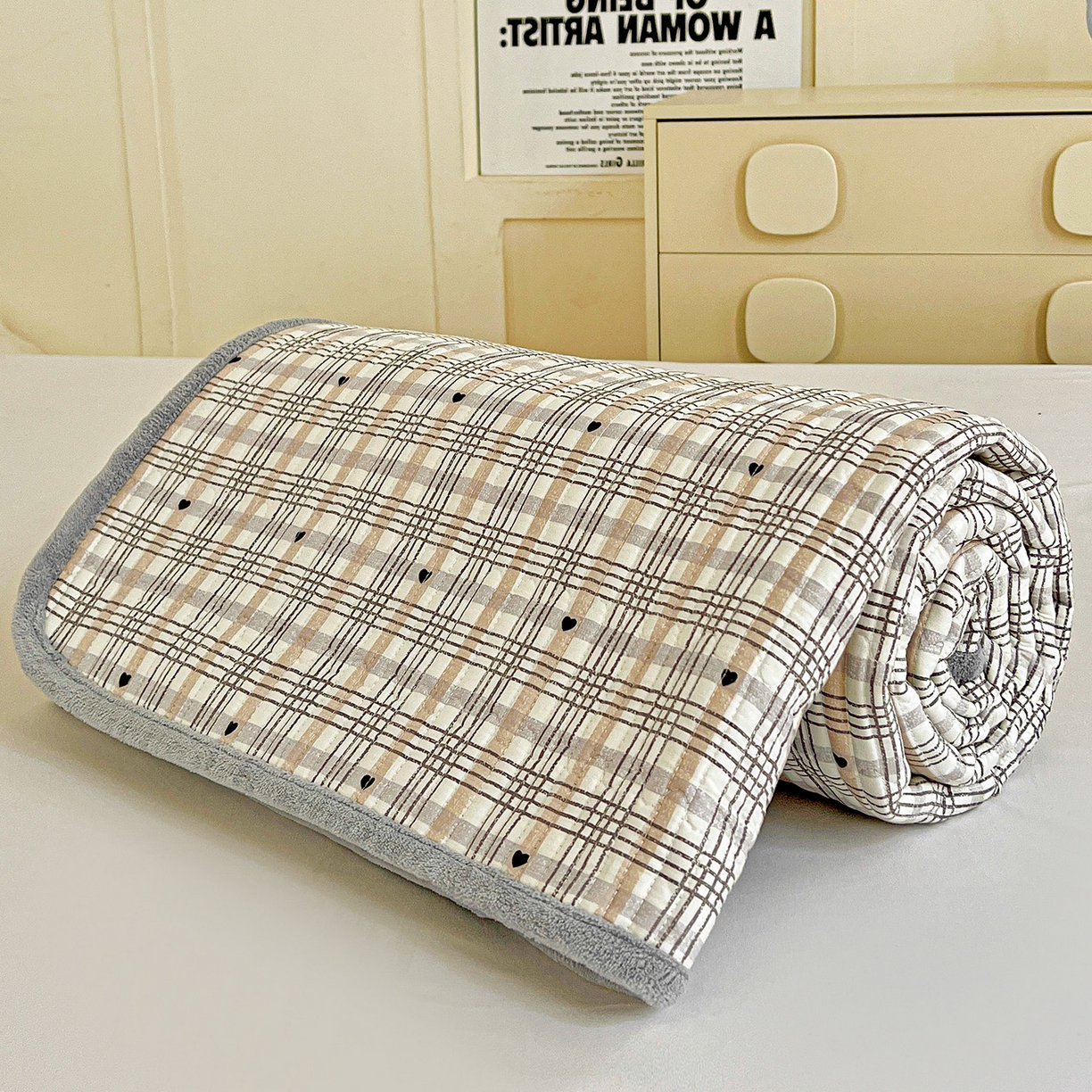 91家纺网 家纺一手货源 找家纺 恒尚居 2025新款学生床盖纯棉牛奶绒正反两用夹棉床单床垫-秋冬款-四季通用【系列一】 简格调【A纯棉-B宝宝绒】