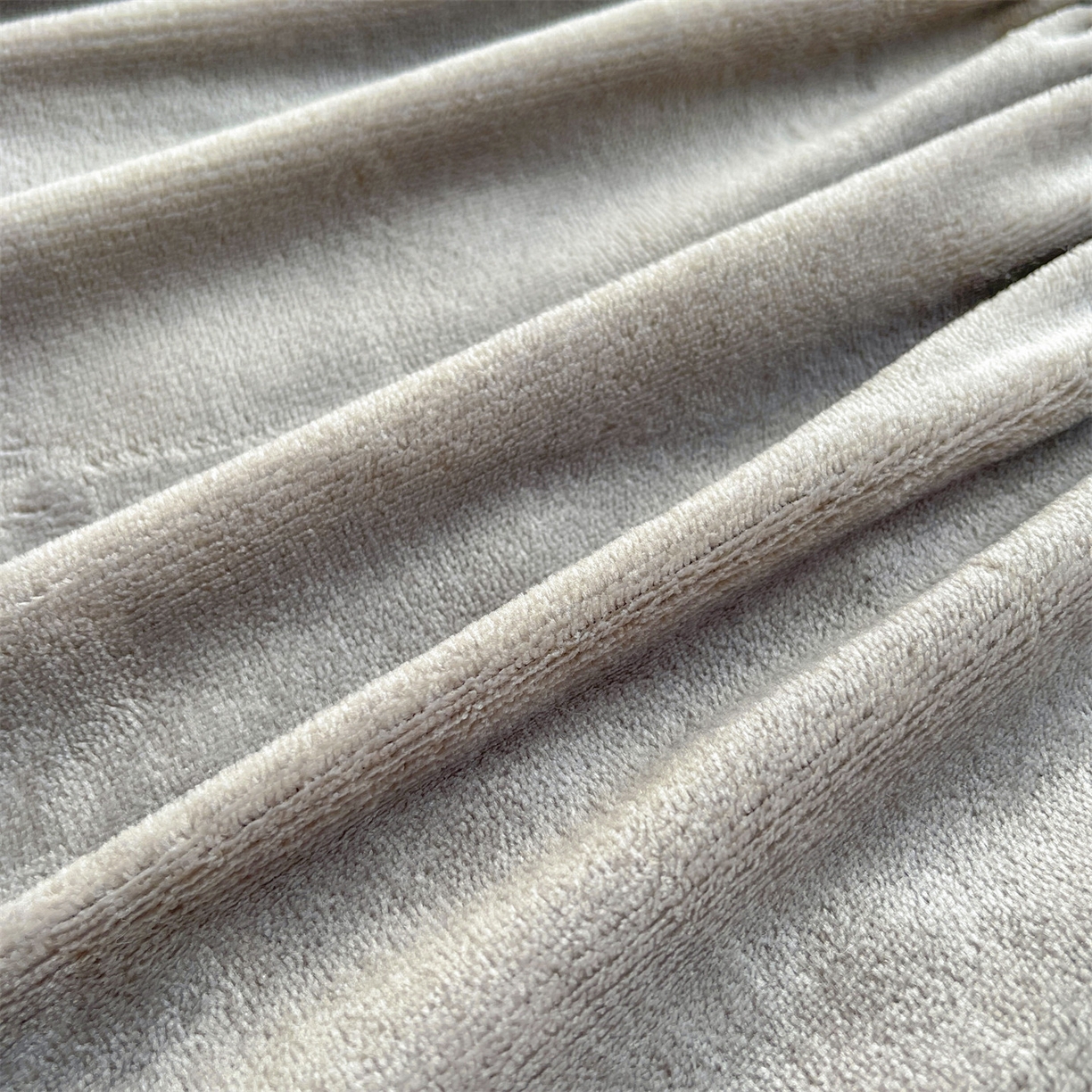 91家纺网 家纺一手货源 找家纺 雯豆家纺 2025新款刺绣牛奶绒夹棉床笠绣花款卡通床笠三件套 萌宠-深空灰