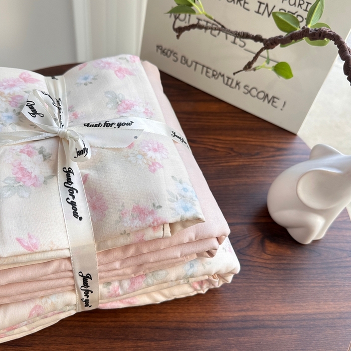 91家纺网 家纺一手货源 找家纺 爱思佳 2024新款A类母婴全棉双层纱印花四件套直播热卖系列三 叠拍图 杏花村