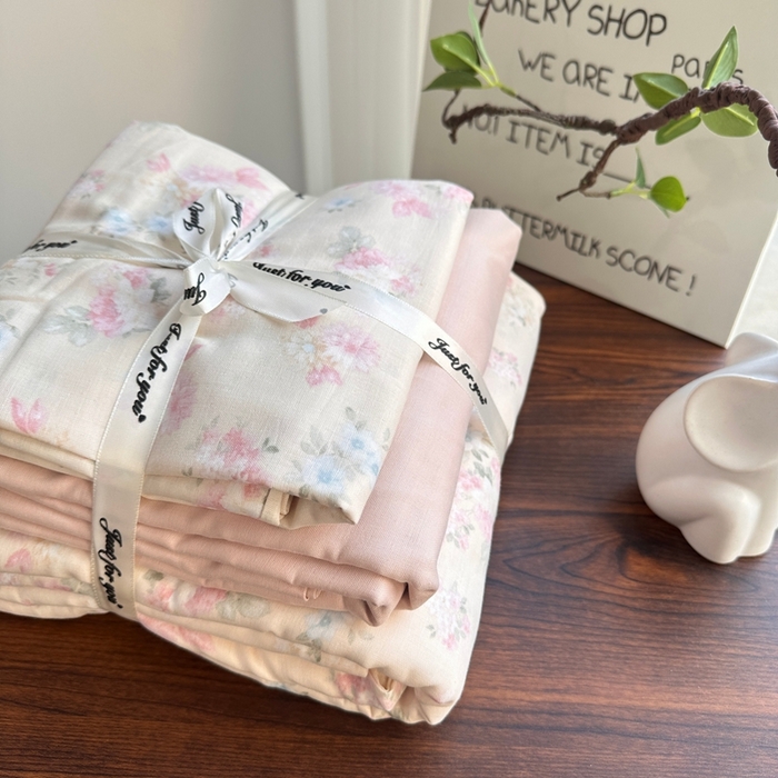 91家纺网 家纺一手货源 找家纺 爱思佳 2024新款A类母婴全棉双层纱印花四件套直播热卖系列三 叠拍图 杏花村