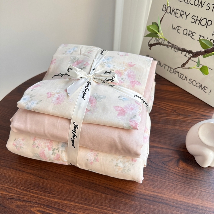 91家纺网 家纺一手货源 找家纺 爱思佳 2024新款A类母婴全棉双层纱印花四件套直播热卖系列三 叠拍图 杏花村