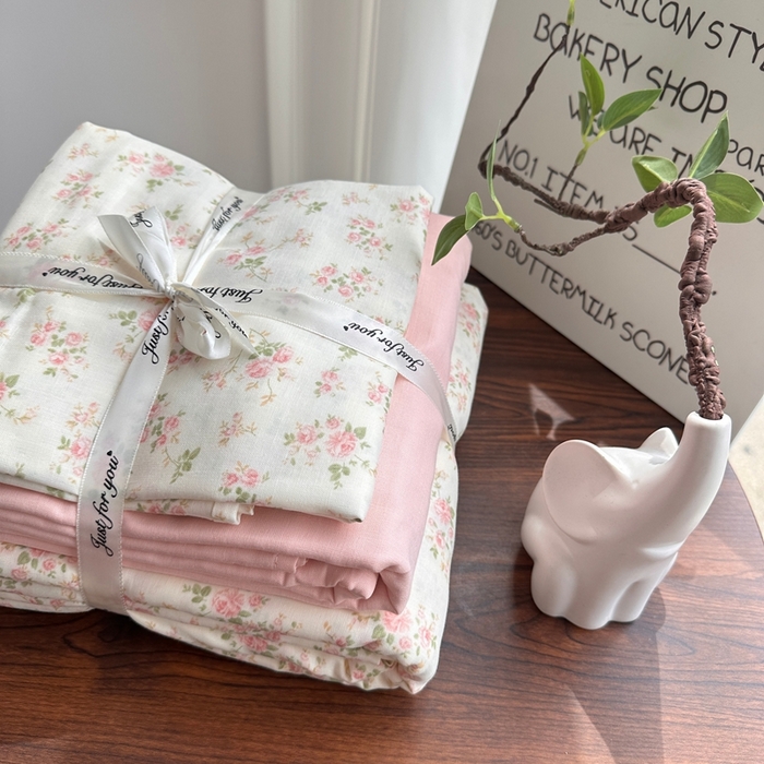 91家纺网 家纺一手货源 找家纺 爱思佳 2024新款A类母婴全棉双层纱印花四件套直播热卖系列三 叠拍图 秀妍