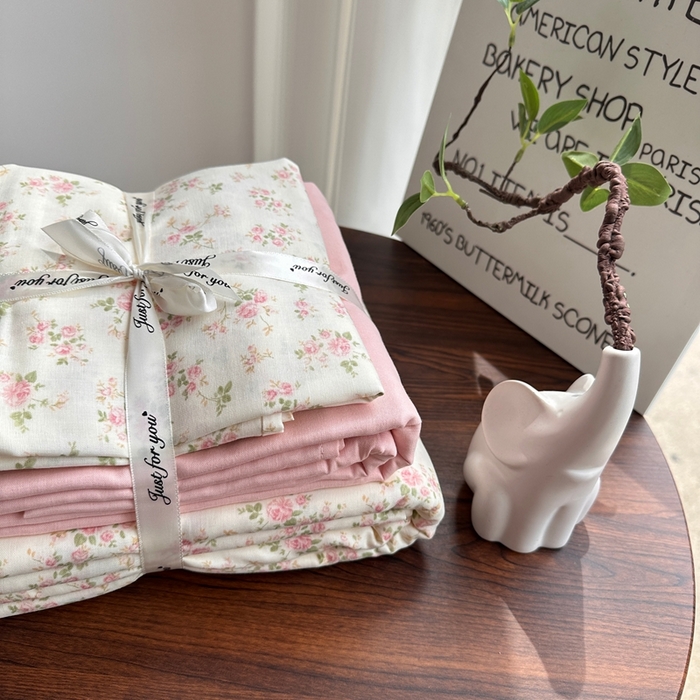 91家纺网 家纺一手货源 找家纺 爱思佳 2024新款A类母婴全棉双层纱印花四件套直播热卖系列三 叠拍图 秀妍