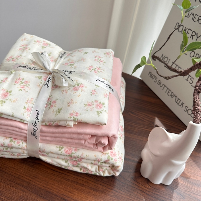 91家纺网 家纺一手货源 找家纺 爱思佳 2024新款A类母婴全棉双层纱印花四件套直播热卖系列三 叠拍图 秀妍