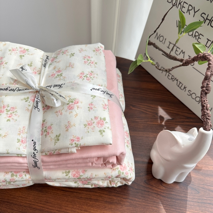 91家纺网 家纺一手货源 找家纺 爱思佳 2024新款A类母婴全棉双层纱印花四件套直播热卖系列三 叠拍图 秀妍